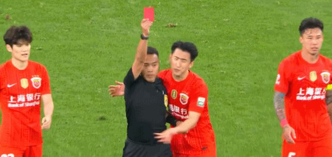 1-1爆冷！海港队外援故意打人吃红牌，或遭足协追加处罚